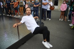 One Man Pop 29 * 6240 x 4160 * (8.36MB)